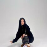 Kim Jisoo Instagram - @alo @aloyoga 🐾