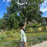 Kim Jisoo Instagram - 여름날의 지수 🌱 Paris, France