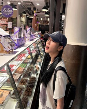 Kim Jisoo Instagram - adventure in the big 🍎