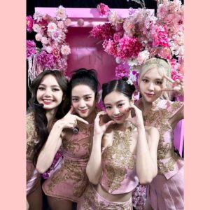 Kim Jisoo Instagram - Happy 7th anniversary 
BLINK and BLACKPINK🖤💖 
BLACKPINK is always in your area.
LOVE YOU 😘