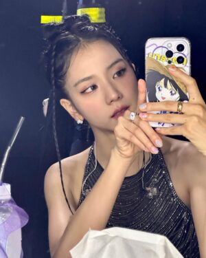 Kim Jisoo Instagram - I had such a good time in Vietnam, where I visited for the first time! I got a lot of energy from BLINK! See you soon. I love you 🖤💖