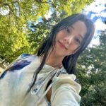 Kim Jisoo Instagram - 여름날의 지수 🌱 Paris, France