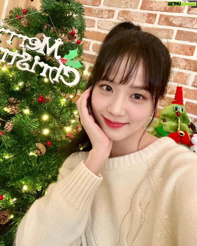 Kim Jisoo Instagram - 🎄M E R R Y C H R I S T M A S 🎄