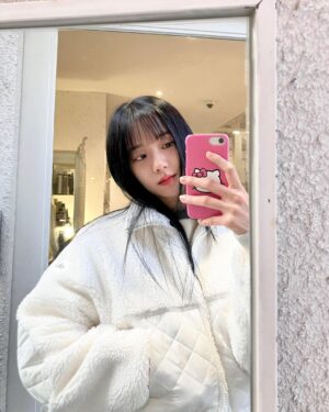 Kim Jisoo Instagram - 나만 춥나 ? 너무 춥다 🥶