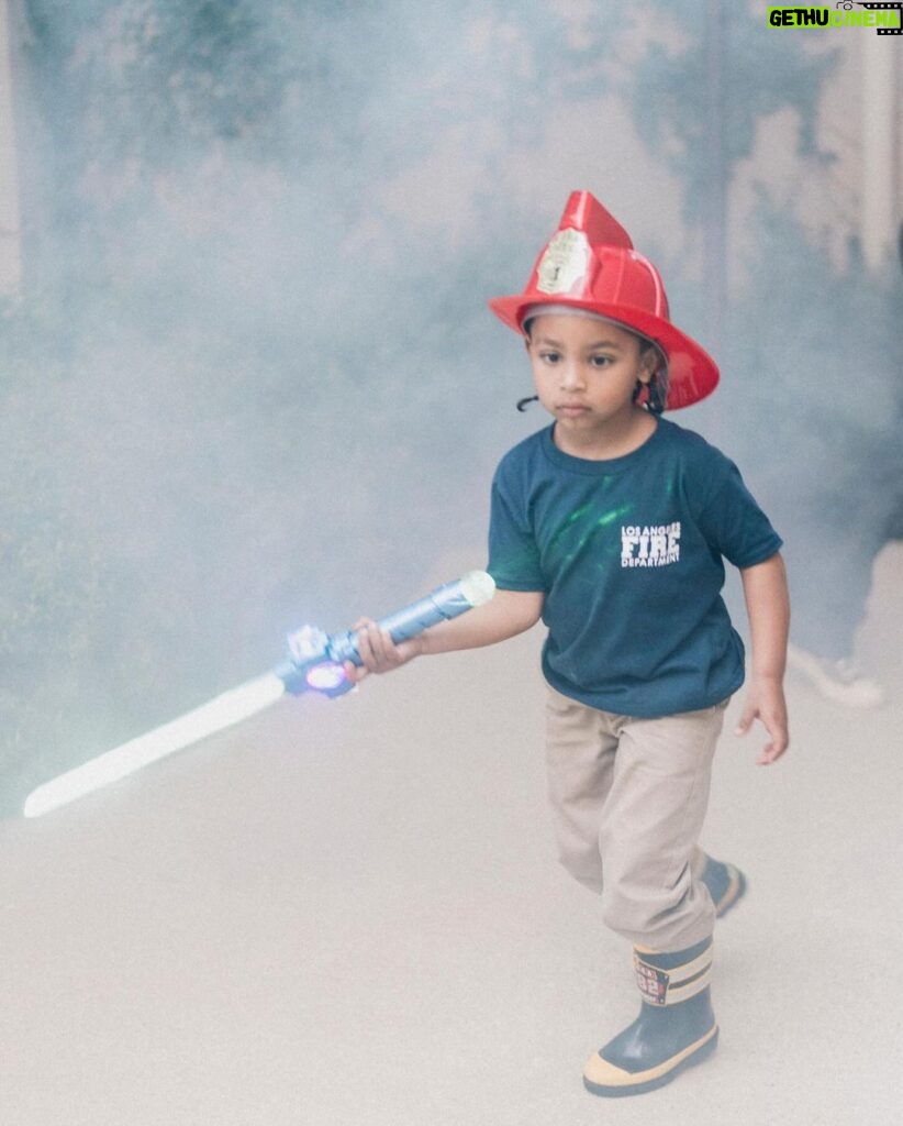 Kim Kardashian Instagram - The cutest Ninja Turtle and Firemen and a little ghost and kitty who doesn’t like to dress up for Halloween 👻 🤣