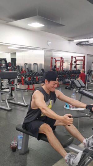 Kittipat Samantrakulchai Instagram - แอ๊บๆ อยู่ก็เจอแม่ในยิม 
.
.
.
@badnongbew
@biewkittiphat
#personaltrainer #เทรนเนอร์ส่วนตัว #weighttraining #backdayworkout #fitness #gym #biewmuscle #biewkittiphat