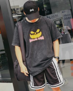 Kittipat Samantrakulchai Instagram - ใกล้ฮาโลวีน มีเสื้อใส่เที่ยวยัง?

@nomadcloth.bkk