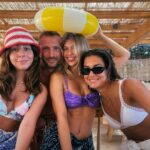 Klelia Andriolatou Instagram - Καλοκαίρι στο χωριό ☀️ Σαμπρέλα 🍩 Καλαμπόκι 🌽 Παγωτό 🍦 Και την πιο ομορφη παρέα 💛 Katákolo, Greece