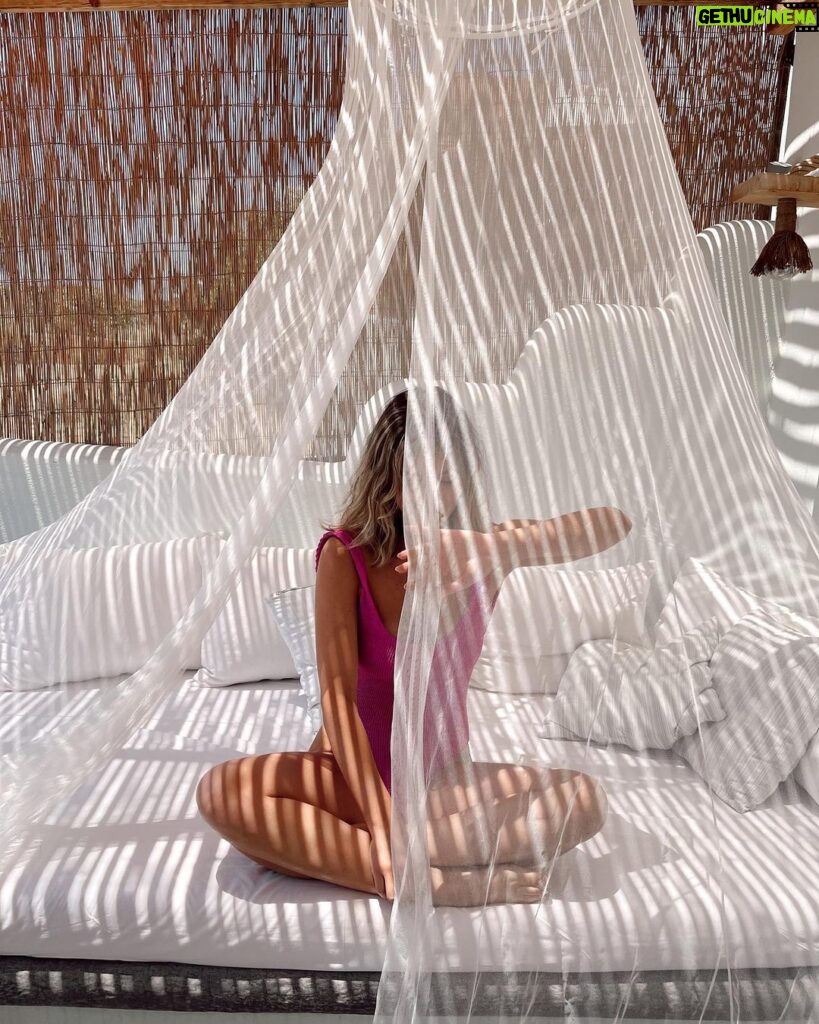 Klelia Andriolatou Instagram - Έτσι θα είναι για πάντα καλοκαίρι #dreaming 🩷🧿