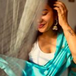 Komalee Prasad Instagram - Sunset Aesthetics and some feminity 🌤️🌻🦋♥️ . . . . #goldenhour