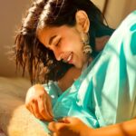 Komalee Prasad Instagram - Sunset Aesthetics and some feminity 🌤️🌻🦋♥️ . . . . #goldenhour