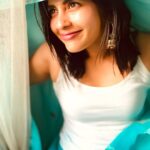 Komalee Prasad Instagram - Sunset Aesthetics and some feminity 🌤️🌻🦋♥️ . . . . #goldenhour