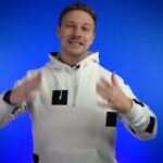Konstantin Pavlov Instagram - Сегодня у меня день рождения, но более значимым для меня является другая дата, а именно 23 ноября 2011 года, день, когда я создал канал Костя Павлов, и было это 10 лет назад! 😲 на фото первое и последнее видео на канале на данный момент!