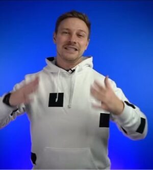 Konstantin Pavlov Instagram - Сегодня у меня день рождения, но более значимым для меня является другая дата, а именно 23 ноября 2011 года, день, когда я создал канал Костя Павлов, и было это 10 лет назад! 😲 на фото первое и последнее видео на канале на данный момент!