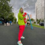 Konstantin Pavlov Instagram – Будто возвращаюсь в детство, по выходным играю в футбол, в прятки, догонялки – салочки, амонг ас (этого у меня в детстве не было, но была мафия, так что я быстро вник в суть! Лопаю поп Ит и Симпл Димпл… 😁 короче, отметил профиль, где выкладываем фотографии с нашими детьми, с ними я так провожу время по выходным!