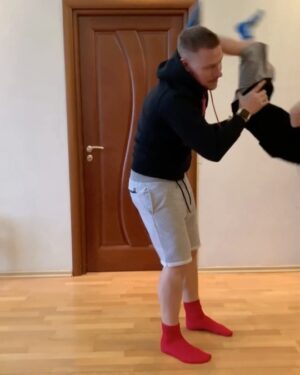 Konstantin Pavlov Instagram - Вы давно дрались? 🤗

Меня как то спросили, Костя, ты давно дрался? Серьезно, именно так и спросили! Я начал вспоминать и понял, что дрался реально давно, сам себе не верю, но до лет 13-14 был вообще драчуном (от слова драка), и был случай, ко мне подошёл мой друг Серега Зарипов, и говорит, меня ударил Серега косой, а косой нас на года три был старше! Я пошёл и отдубасил Косого, отвечаю, зуб даю на пацана, та ко было 🤗 после этого я вроде ни разу не дрался и воообще теперь крайне спокойный человек! А вы давно дрались?