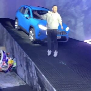 Konstantin Pavlov Instagram - Что мне запомнилось из презентации новой toyota rav4, кроме падения оператора? 🤗 
Эффектная презентация, фотозоны, Камера 360 в необычном формате и на почту сразу же вам отправят видео, что приятно, заводной Ведущий, Тойота Супра под цвет моей толстовки, много разнообразной еды от сладкого до горячего и конечно же напитки на любой вкус и возраст, если вы понимаете о чем я 😉 И конечно же куда без виновника торжества нового RAV4, всего его облазил, посидел в нем, прокатиться пока не удалось, но что-то мне подсказывает - скоро это произойдёт! 🤗 А вы это все сможете испытать на себе 16го и 17го ноября  #rav4story