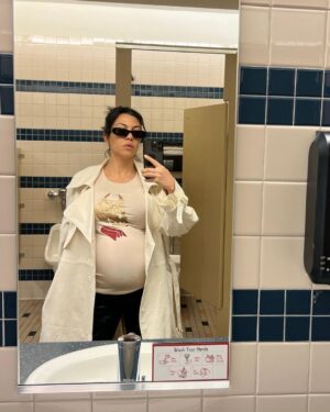 Kourtney Kardashian Barker Instagram - selfies n stuff
