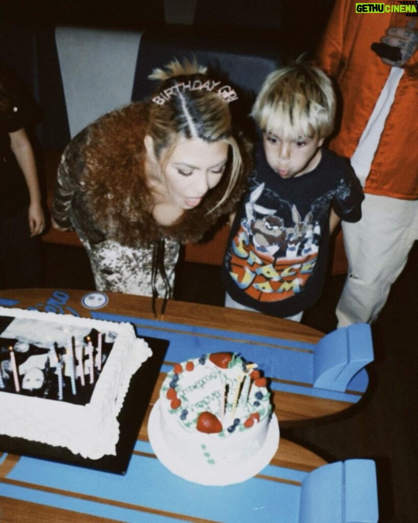 Kourtney Kardashian Barker Instagram - 🎂🎳🎈