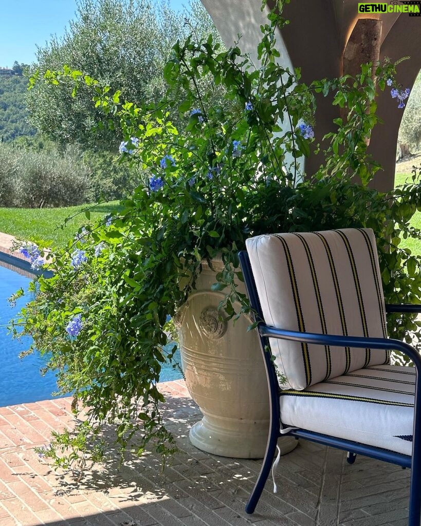 Kris Jenner Instagram - Under the Tuscan sun 🇮🇹☀️