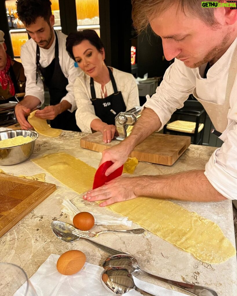 Kris Jenner Instagram - Italy never tasted so good! 🇮🇹🍕🍝