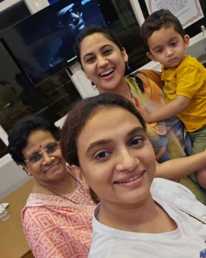 Krishna Praba Instagram - Such a nice evenging with delicious foods😋😋

Thank you @ponjikkara_cozinha for the warm welcoming 😍🤗🥰
#friendship

#food #delicious #seafood #friends #family