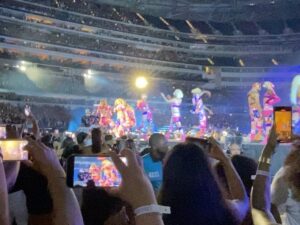 Kristen Schaal Instagram - Last Man Standing at the Beyonce show! Thank you @orviv and Olivia for taking me and John Solomon! What a treat! I love you all so much, and I also love Beyonce. She is a force. Everyone looked amazing. Shout out to her band and dancers, sustained joy and energy beginning to end!