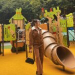 Kung Ching-Ting Instagram - 與剛放學的國小生們搶公園🫶🏻 拍到一半旁邊的媽媽對小孩說 那邊姊姊在拍照先不要過去喔🥹 成功拍出無人背景 現在的家長太貼心了ಥ_ಥ #ootd #美拉德 晴光公園