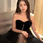Kung Ching-Ting Instagram - 那天凌晨三點才回到飯店 看著鏡子不自覺的補了口紅 這套太美（ ; ; ） 不拍到滿意不罷休⋯ 謝謝 @joryaofficial 的慷慨贊助 為我的典禮完美寫譜 每一吋細節都恰到好處 （單押x3💞 - Dress✨ @joryaofficial Earrings✨ @thisthing2013 Boots✨ @zara Hotel Dùa