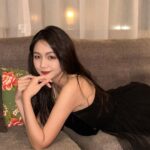 Kung Ching-Ting Instagram - 那天凌晨三點才回到飯店 看著鏡子不自覺的補了口紅 這套太美（ ; ; ） 不拍到滿意不罷休⋯ 謝謝 @joryaofficial 的慷慨贊助 為我的典禮完美寫譜 每一吋細節都恰到好處 （單押x3💞 - Dress✨ @joryaofficial Earrings✨ @thisthing2013 Boots✨ @zara Hotel Dùa