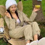 Kung Ching-Ting Instagram - #⛺️ 適合野餐露營的季節來了💞 雖然斷斷續續下雨 但搶到樹下位置一切都完美✨ Thanks @converse_tw 👟 從小到大最多的就是帆布鞋 七彩到厚底都超好搭🥹 - 耳環 @thisthing2013 🤍 #gq城市野營 #converse @gqtaiwan 大佳河濱公園