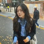 Kung Ching-Ting Instagram - #홍대 出國假網美系列一直還沒發🥹 韓國的陽光真的很棒 隨便拍顏色都不用調～～～ 手上的蛋糕盒是很好吃的甜點店外帶 沒想到當天晚上胃食道逆流 直接冰在飯店一口都沒吃⋯^_^⋯⋯ #弘大 #銀杏 #首爾自由行 홍대 연남동