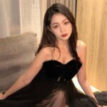 Kung Ching-Ting Instagram - 那天凌晨三點才回到飯店 看著鏡子不自覺的補了口紅 這套太美（ ; ; ） 不拍到滿意不罷休⋯ 謝謝 @joryaofficial 的慷慨贊助 為我的典禮完美寫譜 每一吋細節都恰到好處 （單押x3💞 - Dress✨ @joryaofficial Earrings✨ @thisthing2013 Boots✨ @zara Hotel Dùa