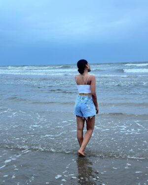 Kusuma Degalamari Instagram - There is a kind of beauty in imperfection🌊

Beach, sea, captions, photography, travel, photoshoot, 

#baby #babythemovie #kusuma #kusumadegalamari #travel #travelstories #solotrip #beach  #picoftheday #photooftheday #love #sunset #instagood #ootd