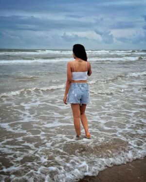 Kusuma Degalamari Instagram - There is a kind of beauty in imperfection🌊

Beach, sea, captions, photography, travel, photoshoot, 

#baby #babythemovie #kusuma #kusumadegalamari #travel #travelstories #solotrip #beach  #picoftheday #photooftheday #love #sunset #instagood #ootd
