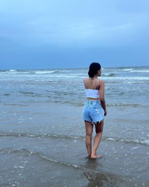Kusuma Degalamari Instagram - There is a kind of beauty in imperfection🌊

Beach, sea, captions, photography, travel, photoshoot, 

#baby #babythemovie #kusuma #kusumadegalamari #travel #travelstories #solotrip #beach  #picoftheday #photooftheday #love #sunset #instagood #ootd