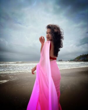 Kusuma Degalamari Instagram - A touch of tradition, a splash of style 💕

Beach, sea, saree, captions, photography, travel, photoshoot, 

#baby #babythemovie #kusuma #kusumadegalamari #travel #travelstories #solotrip #beach #saree #picoftheday #photooftheday #love #sunset #instagood #ootd