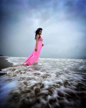 Kusuma Degalamari Instagram - A touch of tradition, a splash of style 💕

Beach, sea, saree, captions, photography, travel, photoshoot, 

#baby #babythemovie #kusuma #kusumadegalamari #travel #travelstories #solotrip #beach #saree #picoftheday #photooftheday #love #sunset #instagood #ootd