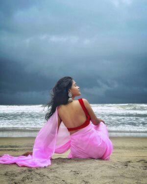 Kusuma Degalamari Instagram - Swipe left to see timeless elegance.

PS: 3rd one is my fav ❤️

Beach, sea, saree, captions, photography, travel, photoshoot, 

#baby #babythemovie #kusuma #kusumadegalamari #travel #travelstories #solotrip #beach #saree #picoftheday #photooftheday #love #sunset #instagood #ootd