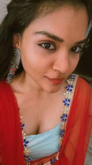 Kusuma Degalamari Instagram - Wait for the flip!

#kusuma #kusumadegalamari #heeriye #heeriyesong❤️❤️ #dulquersalmaan #jasleenroyal #baby #babythemovie #reelitfeelit #fyp #explore