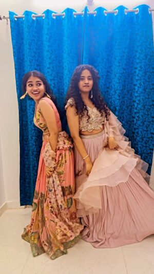 Kusuma Degalamari Instagram - What Jhumka? Only O rendu prema meghalila❤️❤️

Our outfit : @resonatedeattire 

#kirrakseetha #seetha #kusumadegalamari #kusuma #babythemovie #whatjhumka  #reelitfeelit  #trendingreels