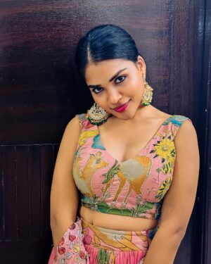 Kusuma Degalamari Instagram - A little sass a day drives the basics away.

Outfit by @resonatedeattire 

#ootd #baby #babythemovie #chiranjeevi #chiru#megastarchiranjeevi #chiranjeevikonidela #successmeet #explorepage✨ #explore #fyp #fypシ #ınstagood #instafashion #kusumadegalamari #selflove #pink #messyhair