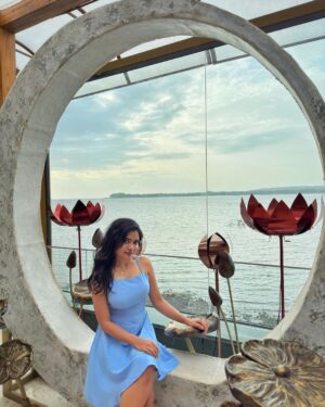 Kusuma Degalamari Instagram - Lost in blue, with flowers by the sea—a serene moment painted in simplicity and grace.

Sea, sky, beach, blue dress, goa, throwback, flowers, ootd, vibe, photography, travel life, travel photography, holiday, vacation, actor, kusuma