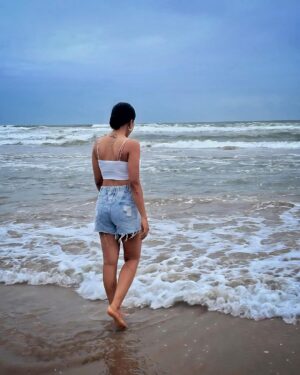 Kusuma Degalamari Instagram - There is a kind of beauty in imperfection🌊

Beach, sea, captions, photography, travel, photoshoot, 

#baby #babythemovie #kusuma #kusumadegalamari #travel #travelstories #solotrip #beach  #picoftheday #photooftheday #love #sunset #instagood #ootd