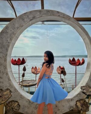 Kusuma Degalamari Instagram - Lost in blue, with flowers by the sea—a serene moment painted in simplicity and grace.

Sea, sky, beach, blue dress, goa, throwback, flowers, ootd, vibe, photography, travel life, travel photography, holiday, vacation, actor, kusuma