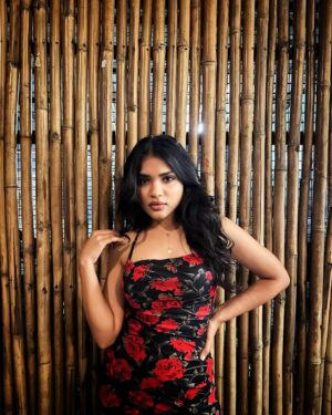 Kusuma Degalamari Instagram - Turning another petal older, wrapped in the elegance of a red rose black dress. 🌹🖤

 #BirthdayBloom #redroseaffair 

Birthday, birthday girl, red rose, black dress, actor, actress, vibe, party, night, kusuma, kusumadegalamari