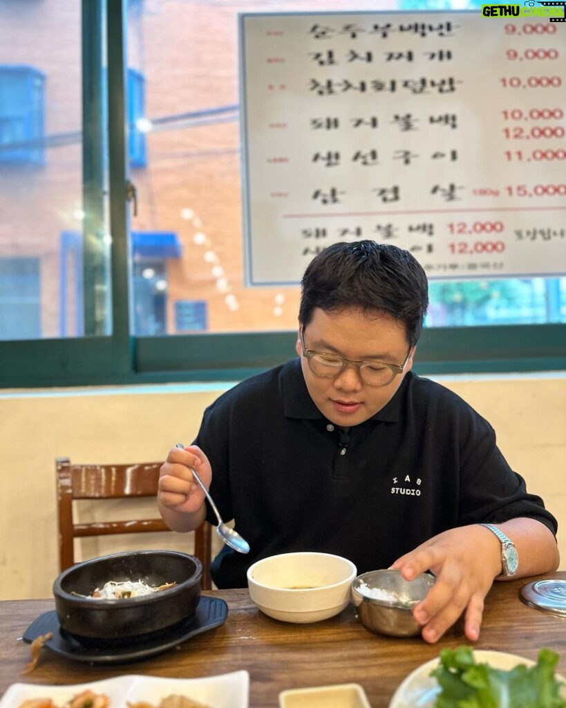 Kwak Joon-bin Instagram - 드디어 한국 왔슴다 빠른 시일내에 쿠바영상으로 뵙겠슴다 #한국#백반 Mapo, Seoul, Korea