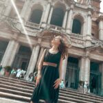 Lévanah Solomon Instagram - Roma dump ☀️🌺🦋🌿 Ta photo préférée ? *Photos retouchées _______ #picoftheday #pictureoftheday #photography #photooftheday #travel #sky #italy #rome #beige #blue #tan #aesthetic #mood #vibes #summer #colors #color #light #white #ootd #outfit #vacation #holiday #girl #neutral #pink Rome, Italy