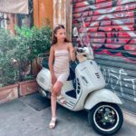 Lévanah Solomon Instagram - Roma dump Pt. 2 🌴🛵🌸💦 *Colorimétrie retouchée __________ #picoftheday #pictureoftheday #photography #photooftheday #travel #sky #italy #rome #beige #blue #pink #tan #aesthetic #mood #vibes #summer #colors #color #light #white #ootd #outfit #vacation #holiday #girl #neutral Italie, Rome