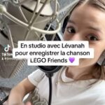 Lévanah Solomon Instagram - Les coulisses des tournages ! ✨ C’est comme ça qu’on a commencé y a plus de 7 ans maintenant à partager nos projets artistiques avec vous. 🌟 La boucle est bouclée avec ce petit film de l’envers du décor du passage en studio de @levanah_off pour l’enregistrement de la chanson LEGO Friends 💖 pour @legofrance_official 💛 Et toi, quand et sur quel réseau as-tu commencé à nous suivre ? 💫 #new #reels #create #music #artist #singer #family #karinesolomon